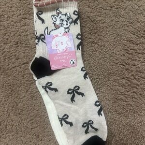 NEW Disney Arista Cat Cute Bow Pattern Socks